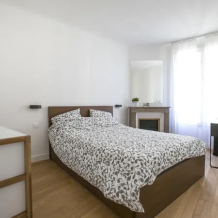 Amazing And Modern Flat For 6 In Le Marais Paris